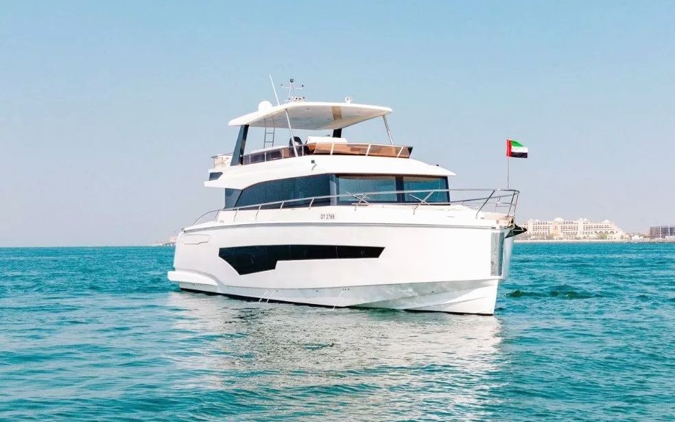 Yacht Sky Walker Maka