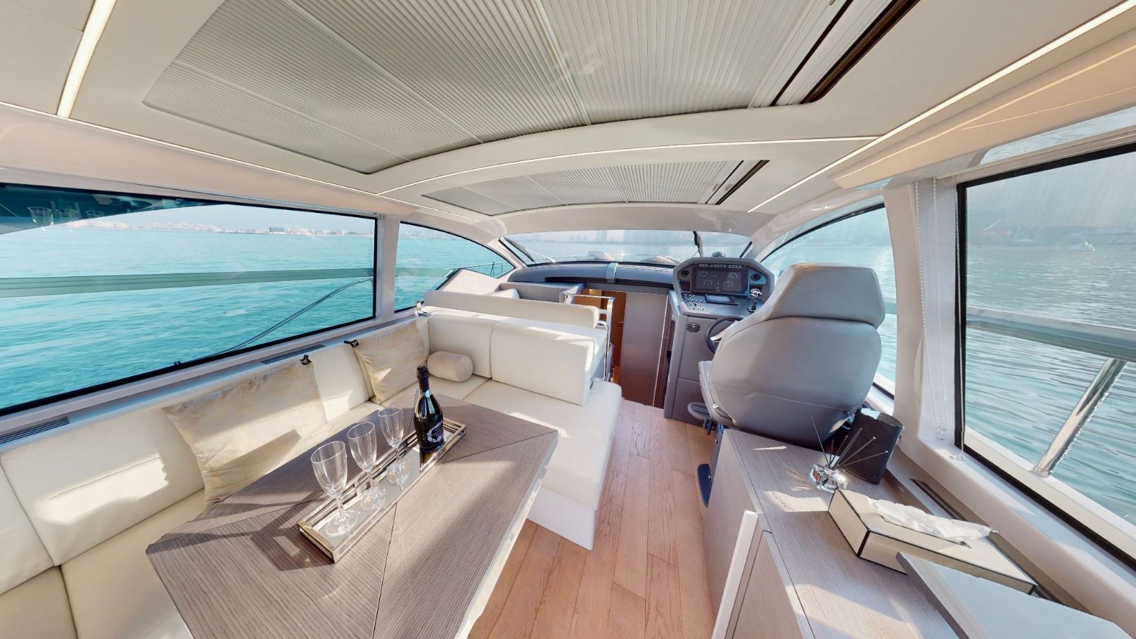 Pershing 5X Pearl White — photo 6