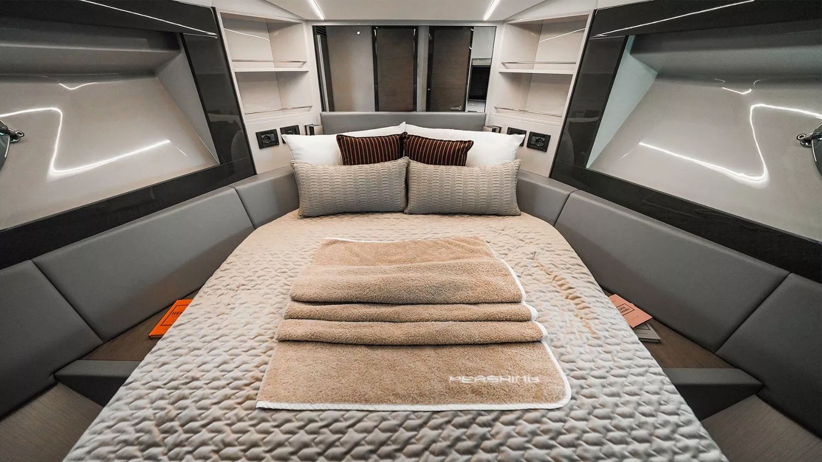Pershing 5X Shark Grey — photo 2
