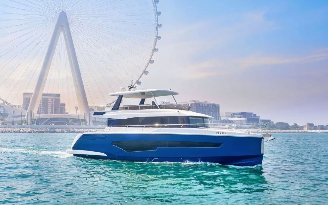 Yacht Sky Walker Taka Blue