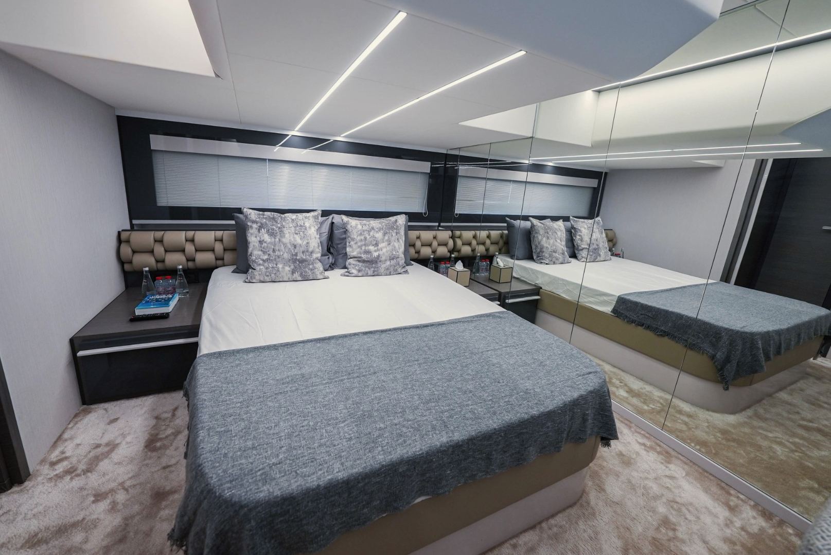Pershing 5X Pearl White — photo 11