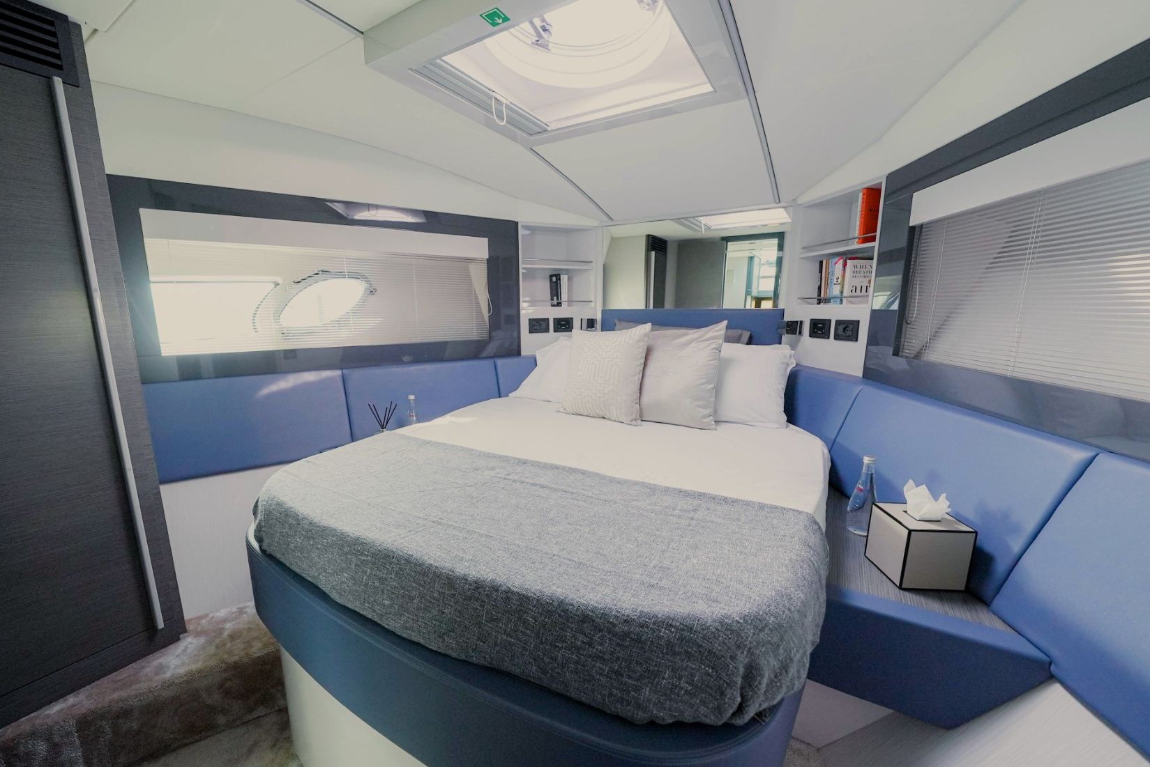 Pershing 5X Pearl White — photo 7