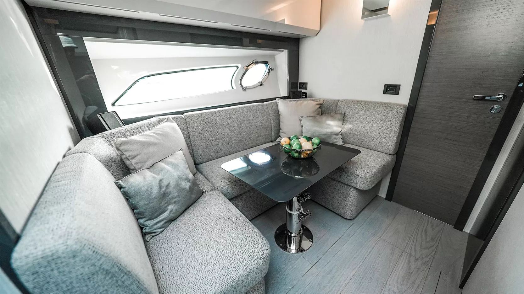 Pershing 5X Shark Grey — photo 9