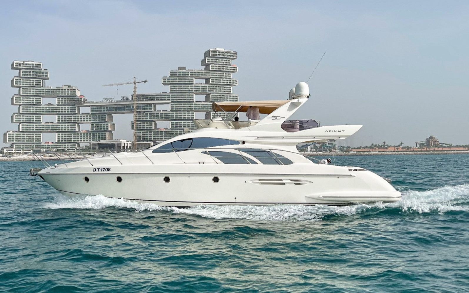 Yacht Azimut Grand Crew