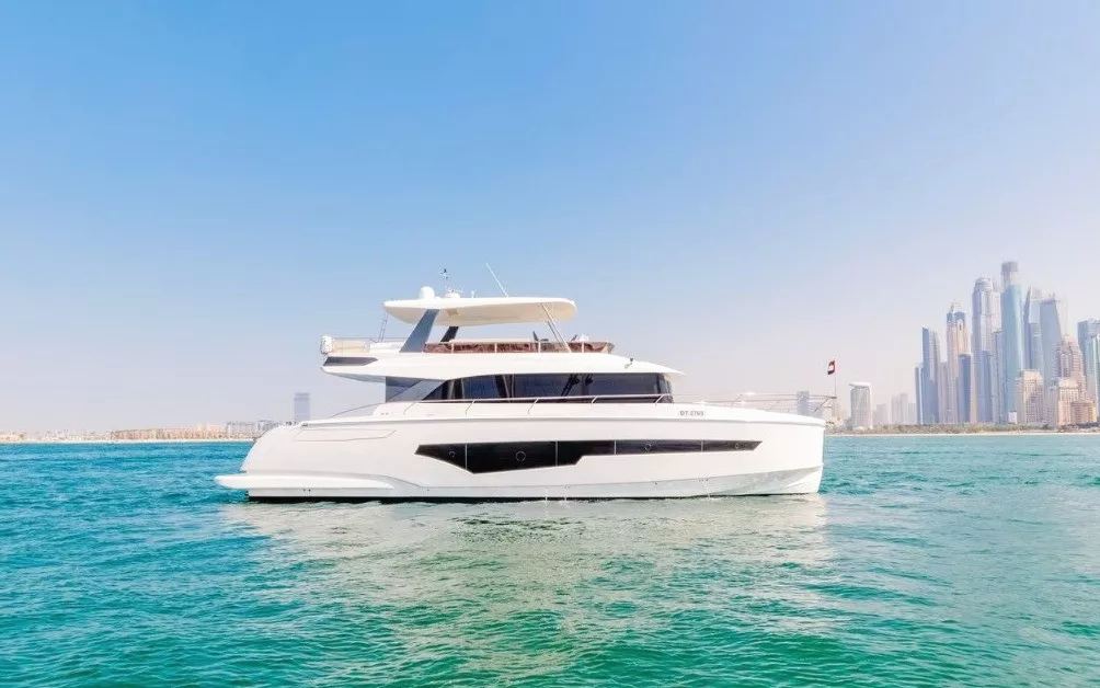 Yacht Sky Walker Aura
