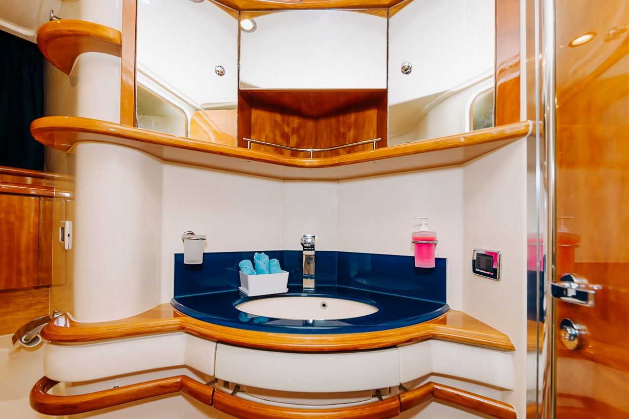 Azimut 8ofUs — photo 8