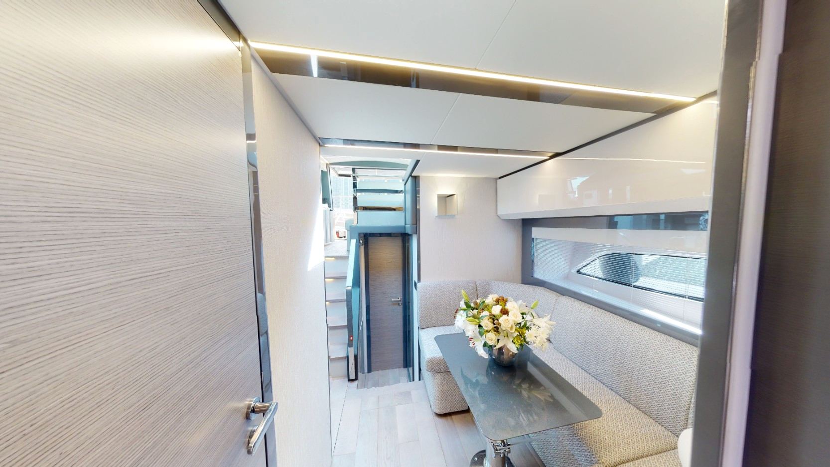 Pershing 5X Pearl White — photo 9